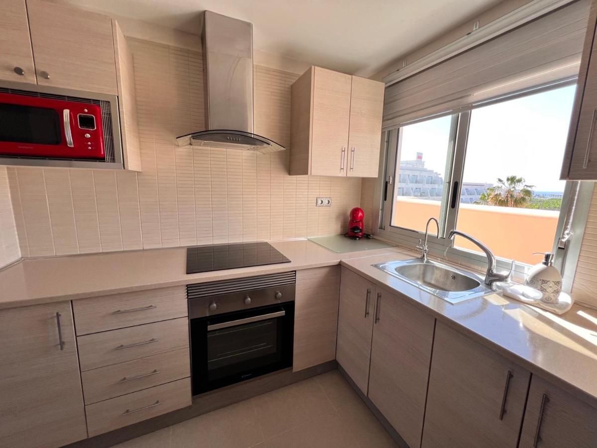 Seaview Paradise Hard Rock Apartment Адехе Екстериор снимка